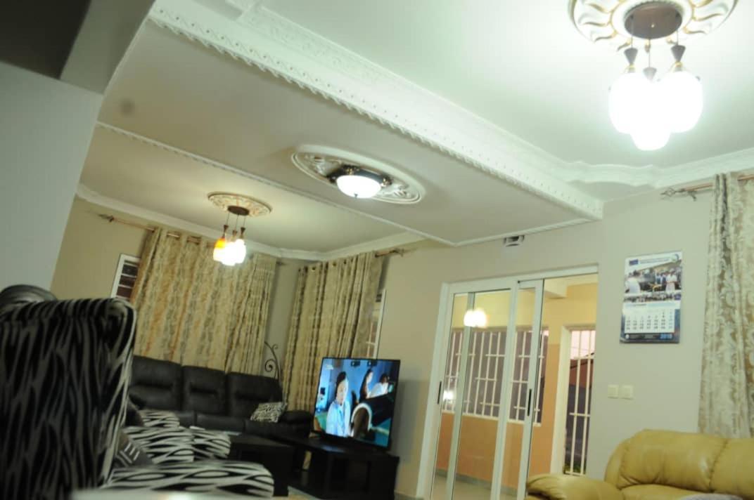 Colibri Inn Hotel Kolwezi Esterno foto