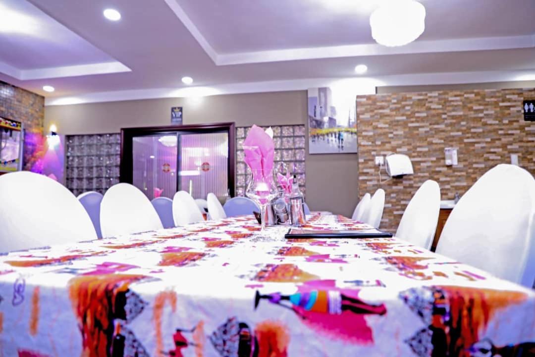 Colibri Inn Hotel Kolwezi Esterno foto