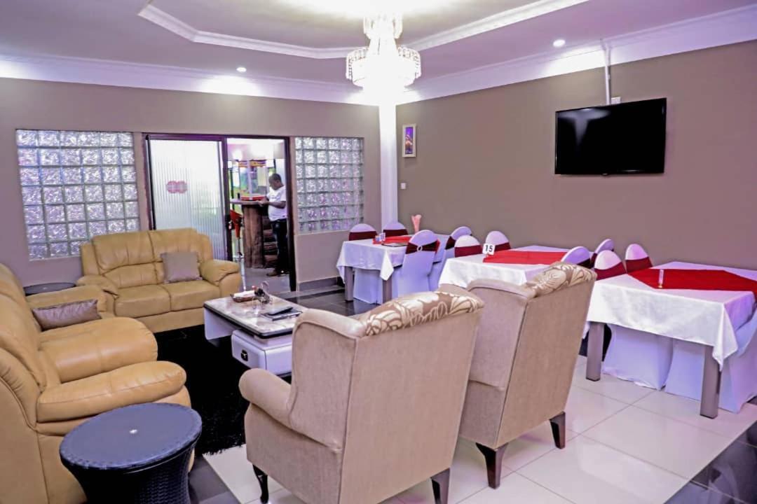 Colibri Inn Hotel Kolwezi Esterno foto